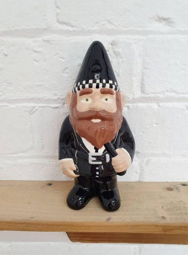 Unique personalised gnomes! A personalised garden gnome for every occasion. Personalised your gnome for a unique gift.