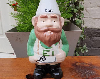 Unique personalised gnomes! A personalised garden gnome for every occasion. Personalised your gnome for a unique gift.